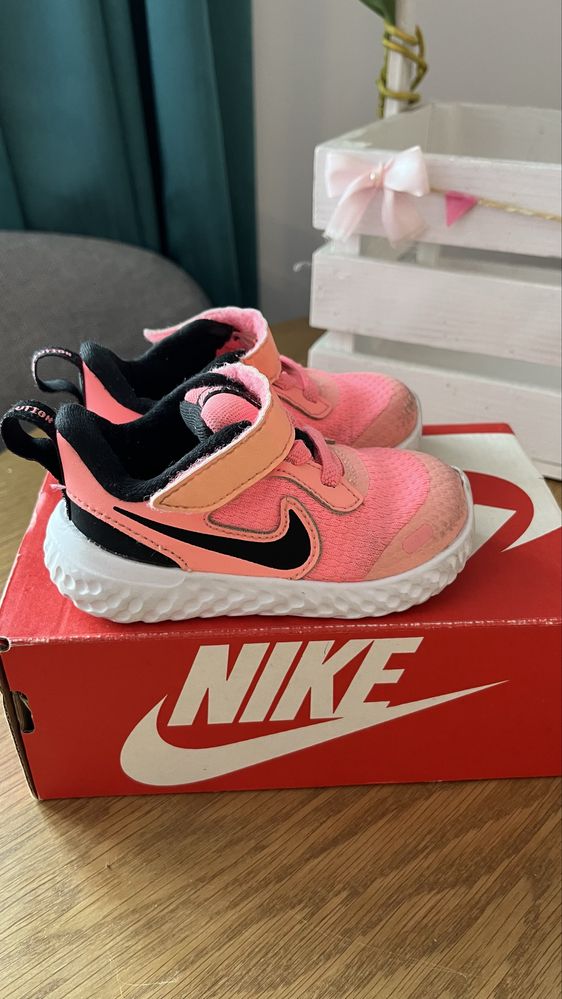 Бебешки Nike revolution 6, 21 номер