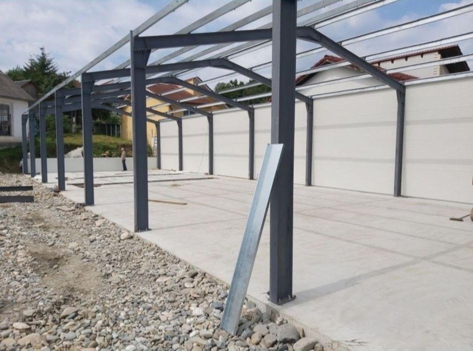 Vand hala pe structura metalica destinata pentru servicie auto,state