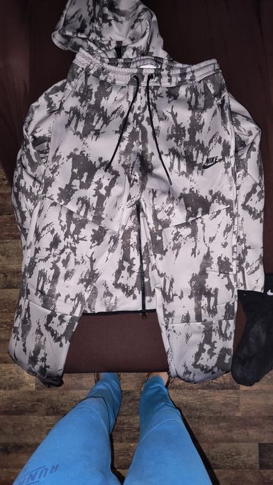 [ЧИСТО НОВ] Nike Tech Fleece Grey Camo на перфектна цена!