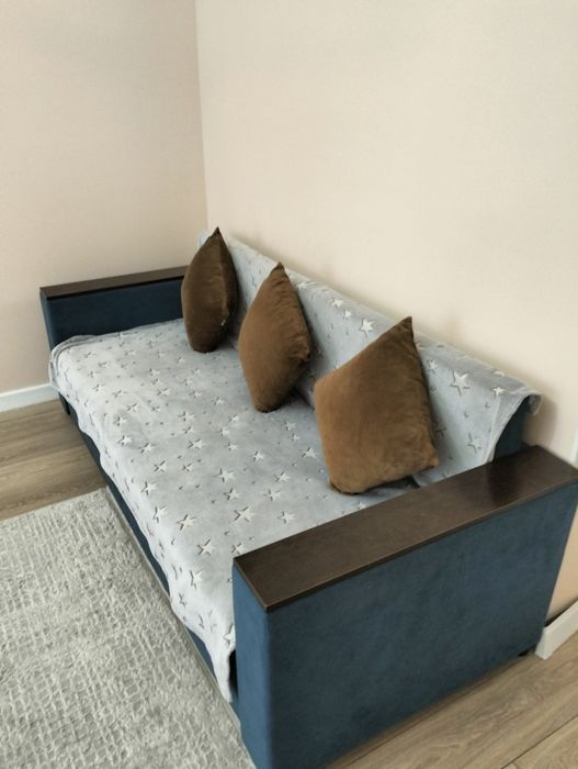 Срочно  продам  Диван  раскладной раскладной  в хорошем  состоянии