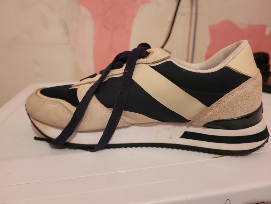 Vand adidasi in stare perfecta