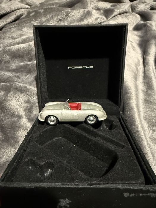 Модели на коли 1:43