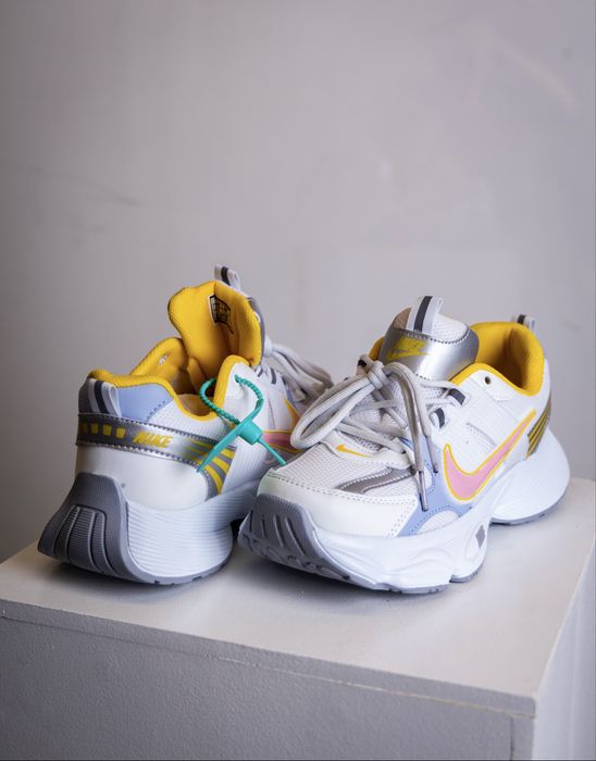 Нови дамски маратонки Nike