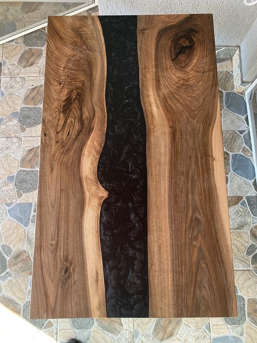 Masă de cafea din lemn de nuc și rășină epoxidică