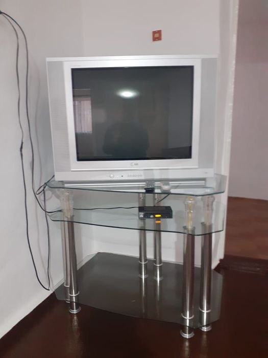Продам телевизор с подставкой