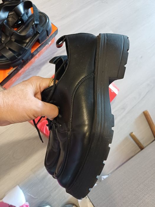 Босоножки чёрного цвета