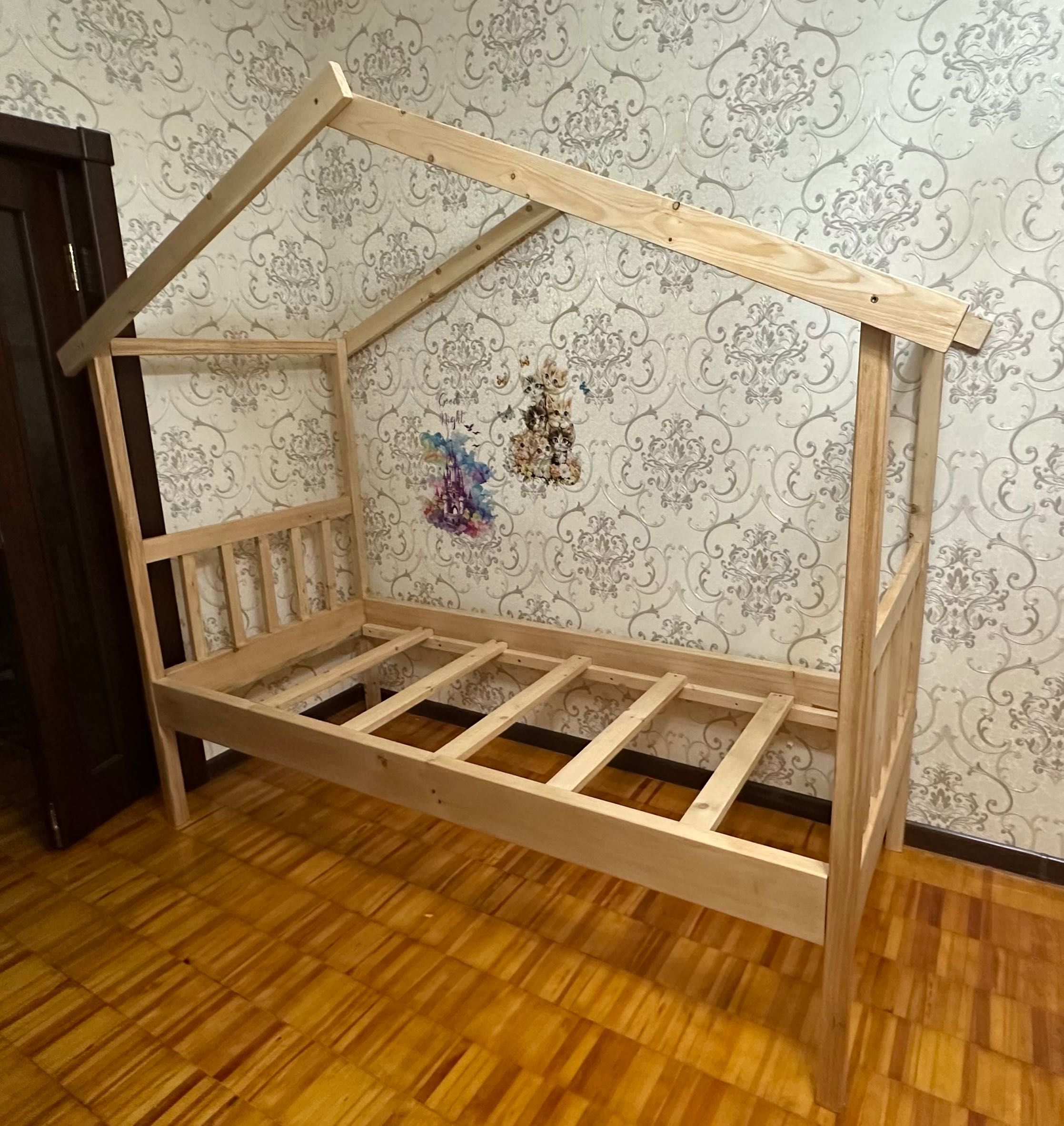 Детская кровать домик