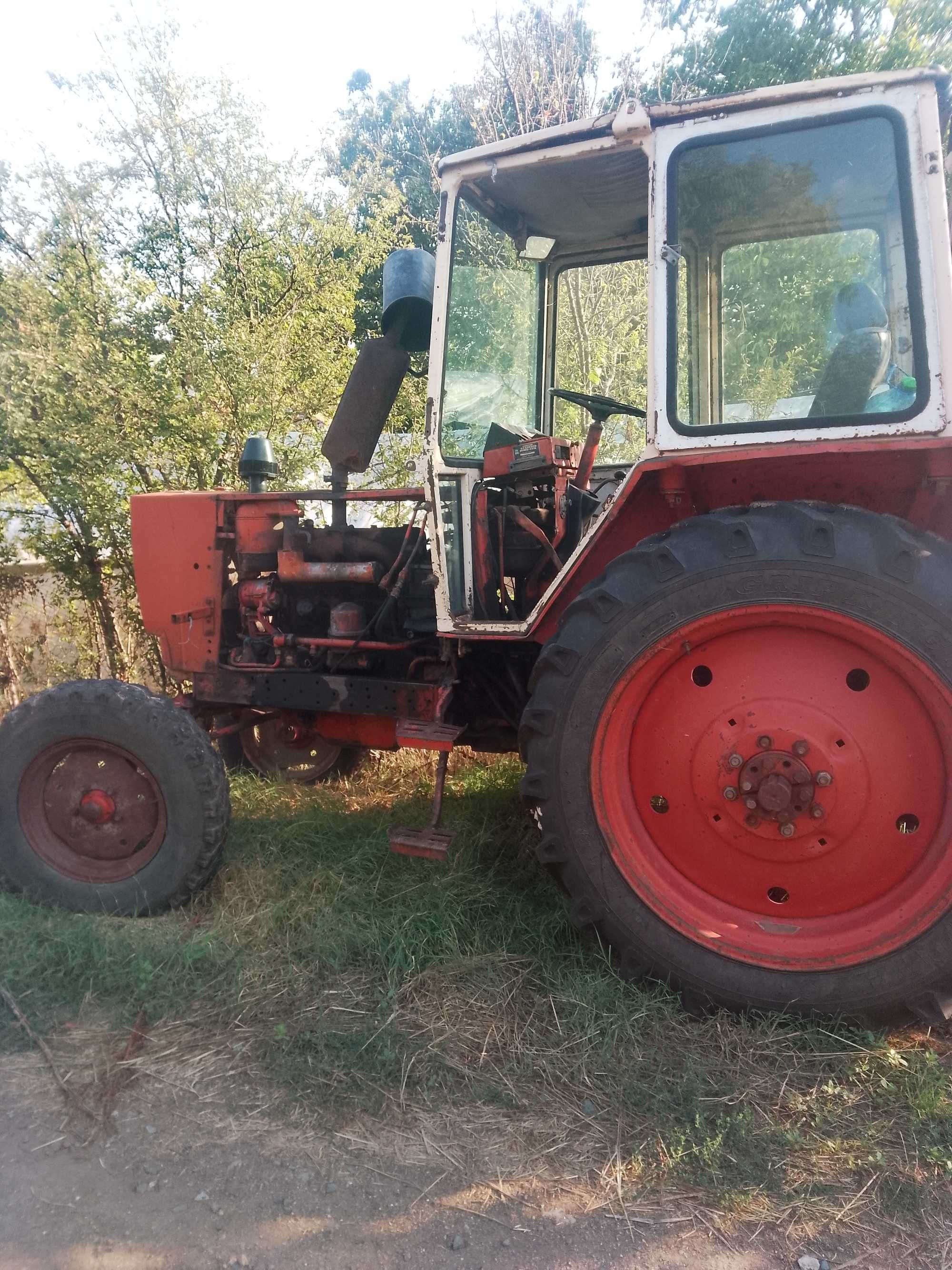 Продавам трактор ЮМЗ