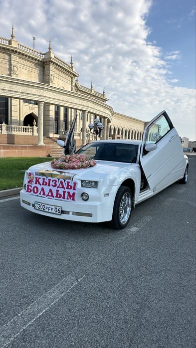 Прокат аренда комфортабельного лимузина Rolls-Roys.