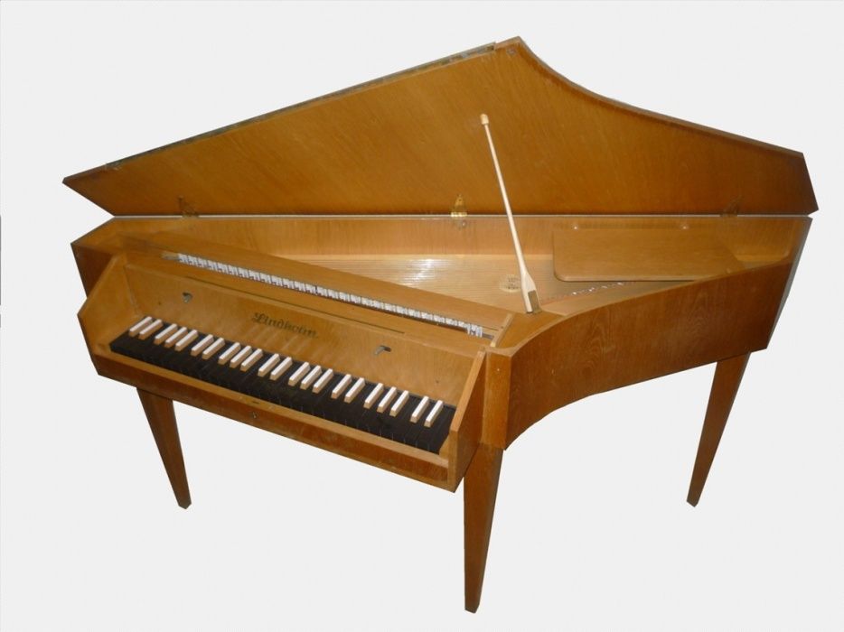 Пианино Спинет (малый клавесин) в хорошем состоянии