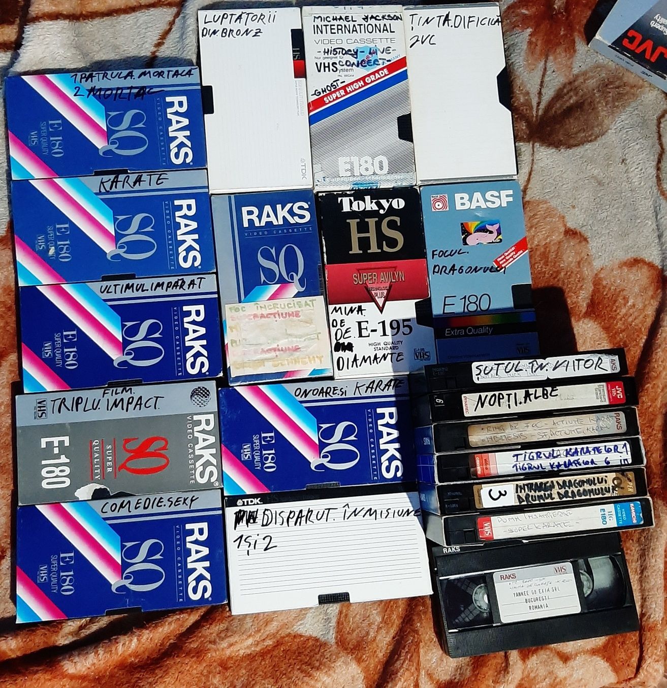 Vând 28 de casete video filme vechi în stare bună  traduse în română