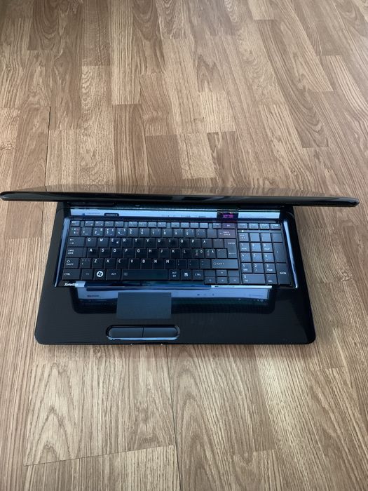 Laptop Toshiba display mare 17,3 inch,500gb m,4gb ram.Cititi anuntul.