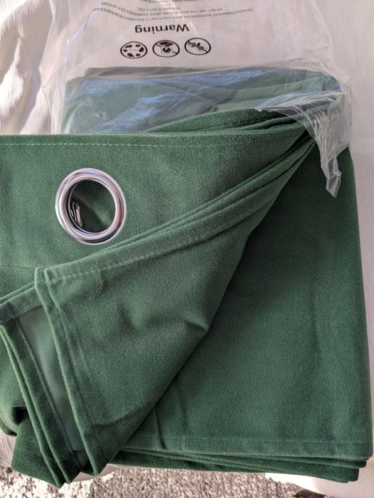 Vand doua bucăți de draperii noi