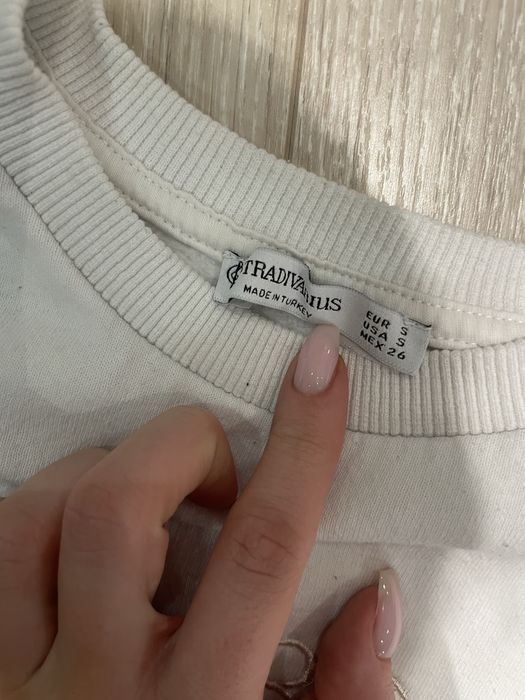 Бял суитчър С stradivarius