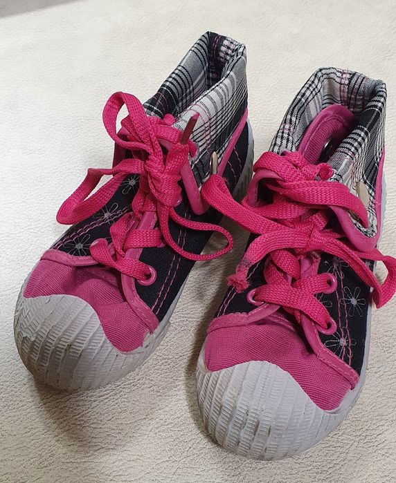 Кеды на девочку.