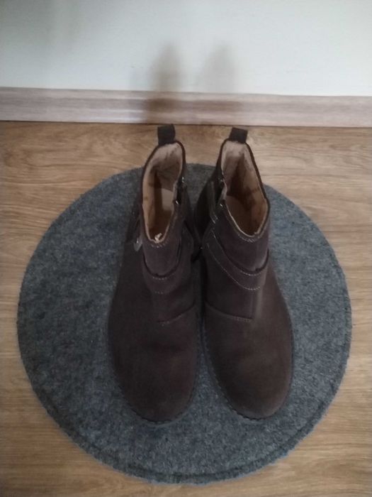 Botine din piele maro noi fara cutia originala.