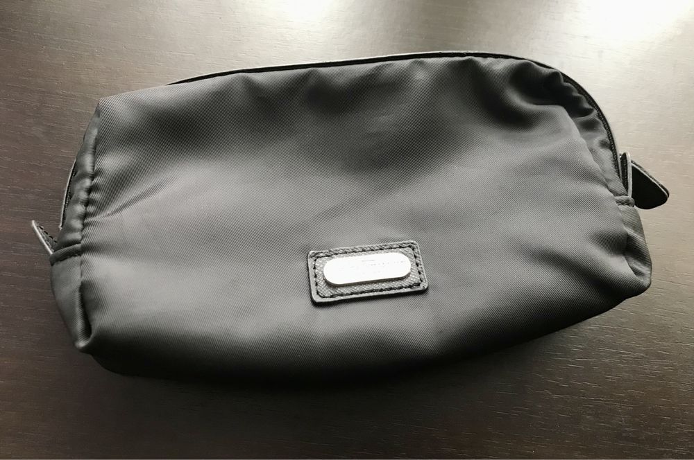 Etui / gentuta / penar / portfard Salvatore Ferragamo