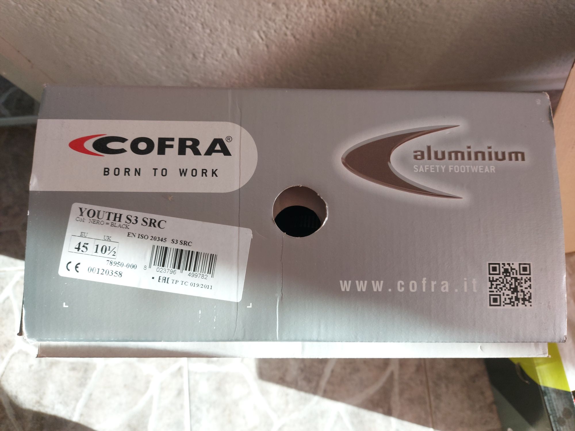Продавам работни обувки Cofra