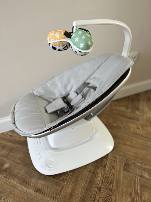 Продам шезлонг 4 Moms