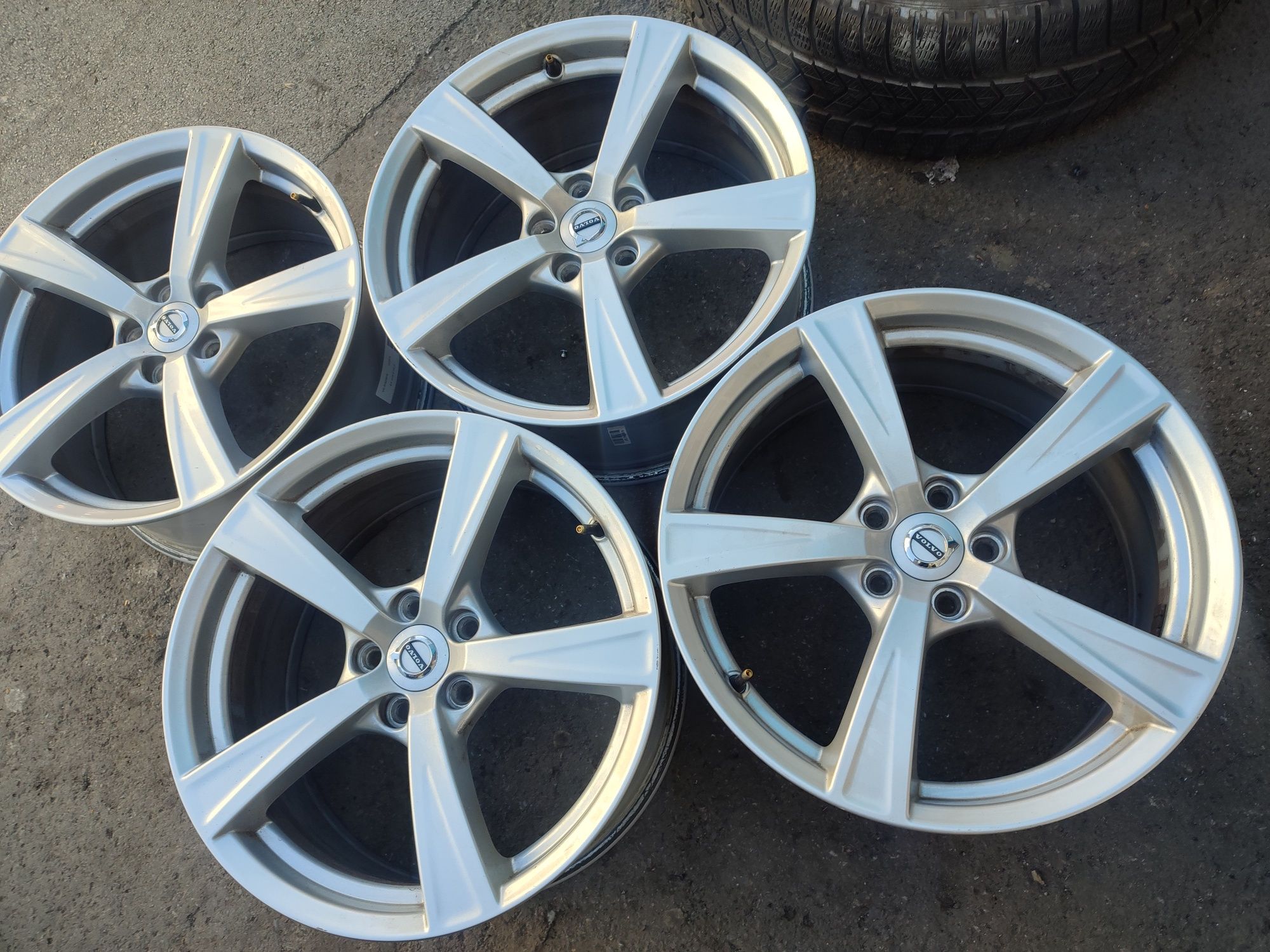 18" оригинални алуминиеви джанти за Volvo...