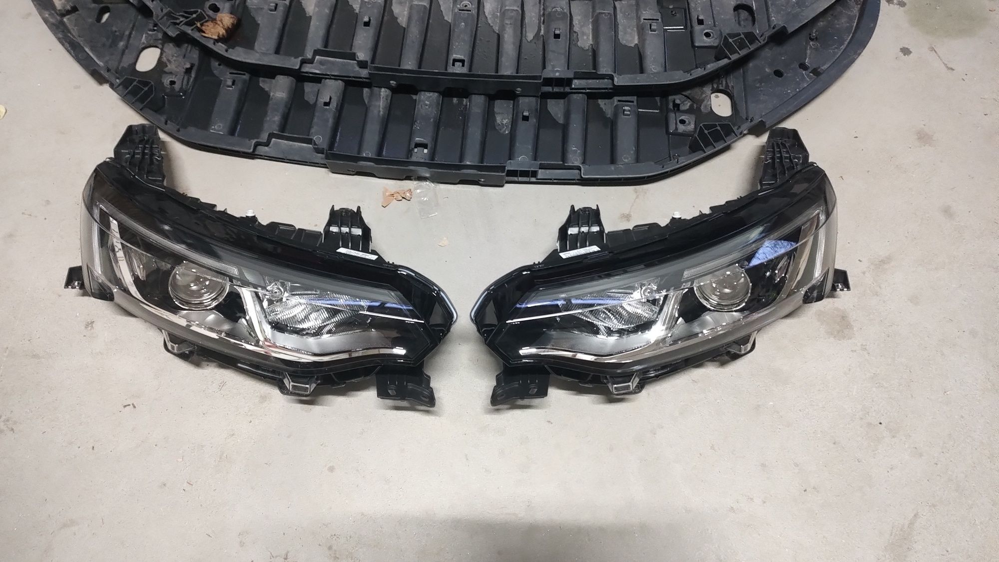 Bara fata , faruri, capota ,scut bara Renault talisman