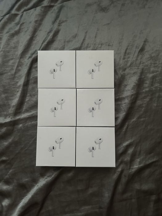 Anunt Airpods | Engross