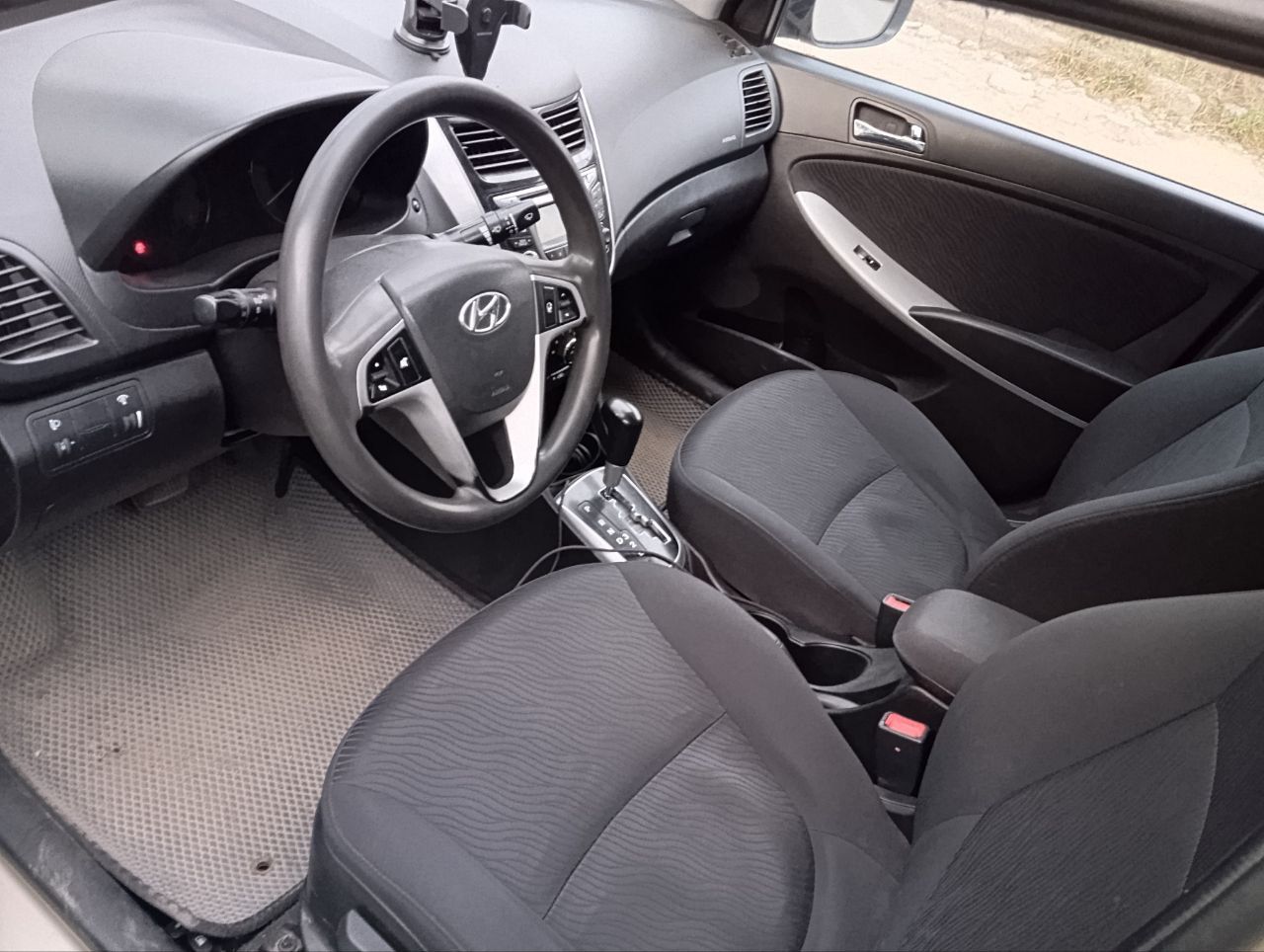 Hyundai Accent 2014 года почти в идеальном состоянии