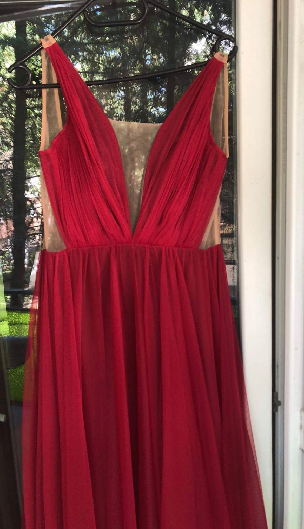 Rochie lungă, roșie de tull