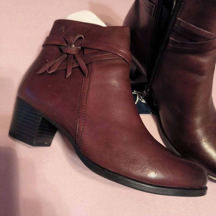 Елегантни боти Caprice естествена кожа