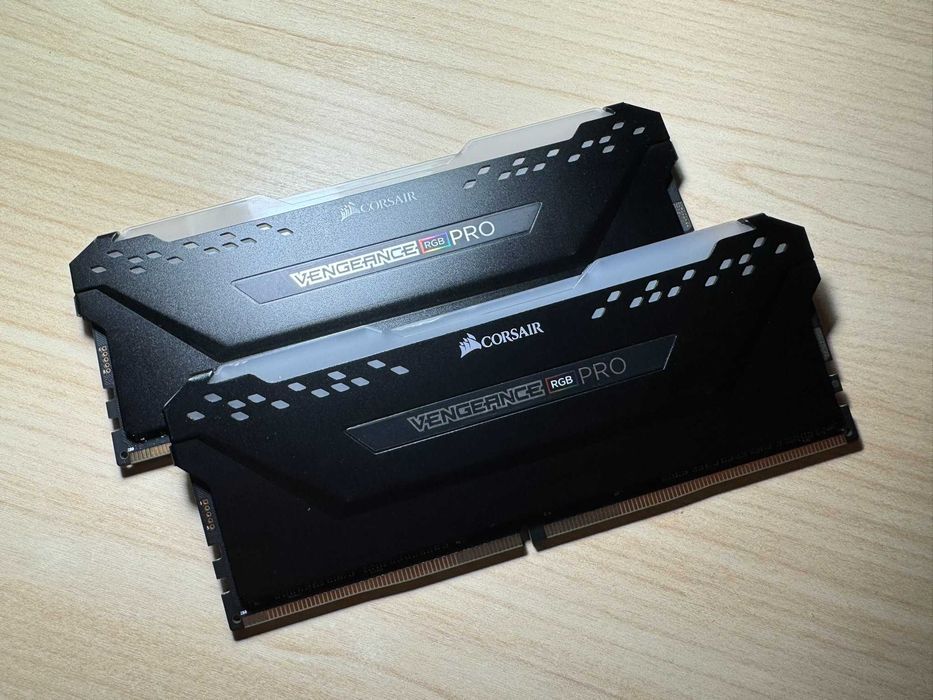 Corsair Vengeance RGB Pro - Kit 32 GB (2x16) DDR4 3200
