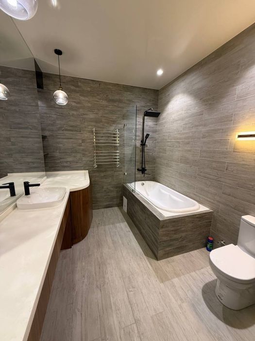 Продаётся КВАРТИРА 4/5/6 на 221м2 Ц-5 Ор-р: Финансовый институт