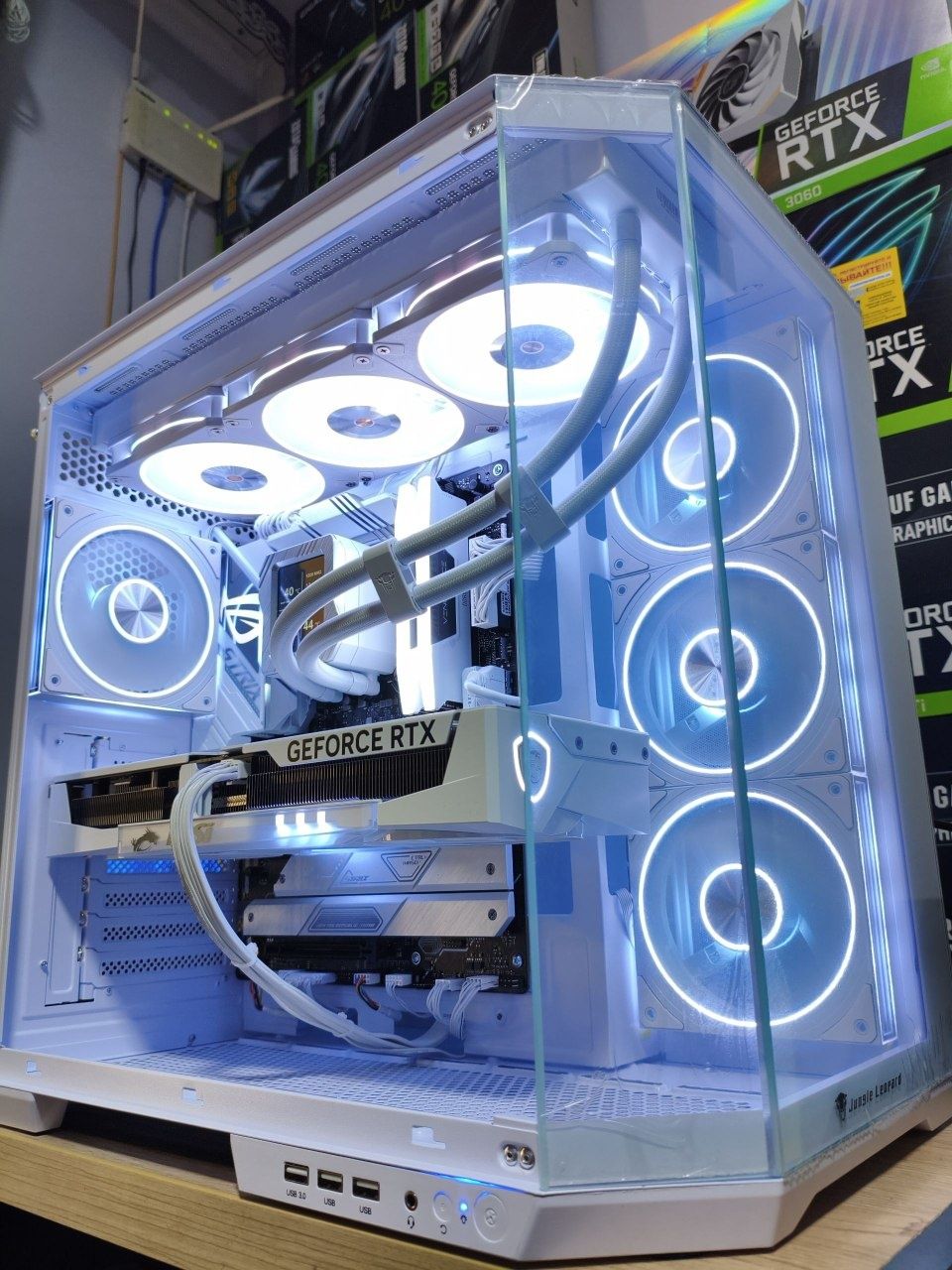 ИГРОВОЙ ПК RTX 5070Ti i7-14700 Полностью в белом цвете