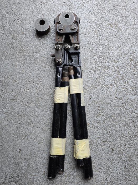 Продавам ръчни прес клещи за тръби с алуминиева влошка с размер ф16и20