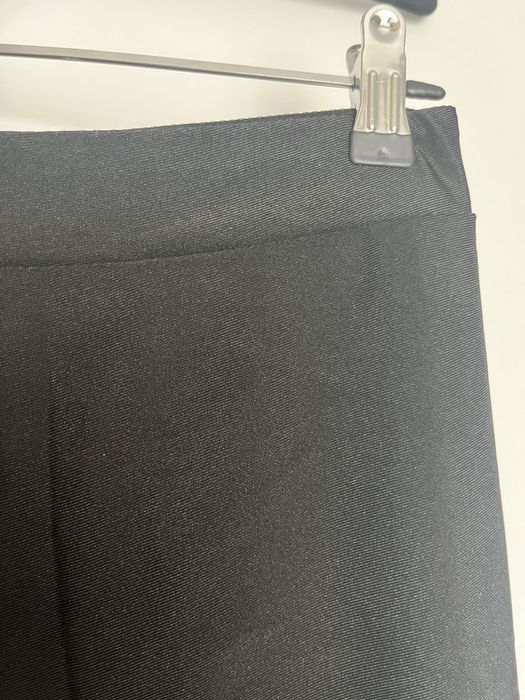 Colanti negri noi, cu eticheta