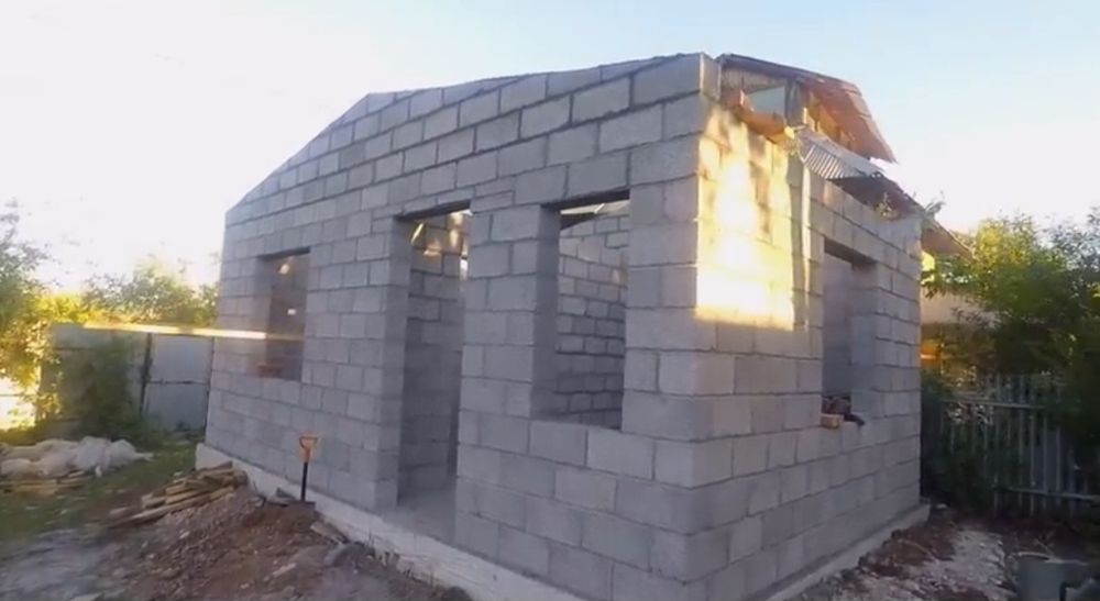 Кладка меж комнатных перегородок, гардеробные, отмостка, фундамент