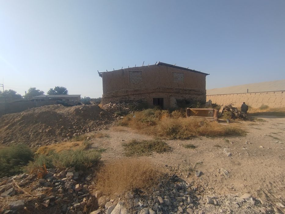 Нежилой помешения. Ферма сотилади 22сотих Буз-сувда