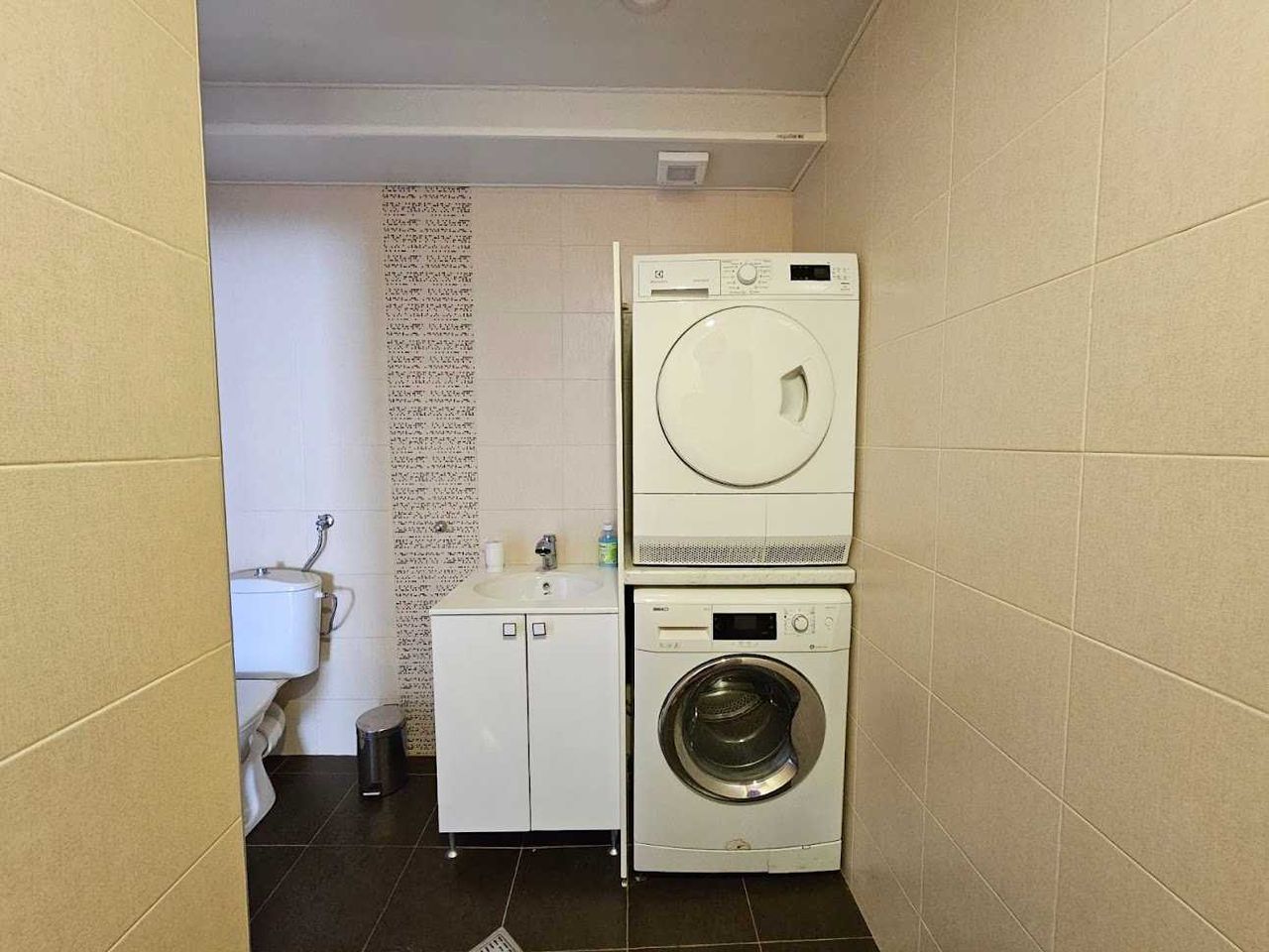 Продава се Къща в Стара Загора, Студентско градче - 90 кв.м за 2550 €/кв.м - Снимка #16