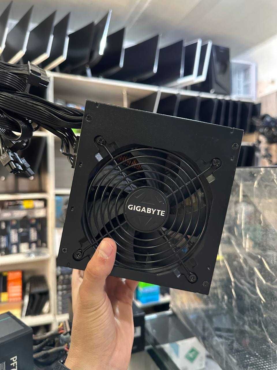 Gigabyte B700H 700W 80 Plus Bronze b/u