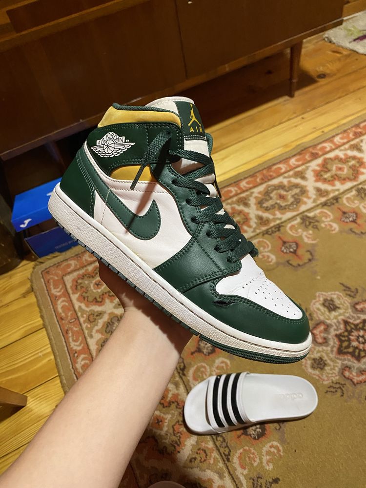 Nike Jordan 1 Mid