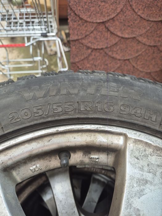 Vand set de 4 jante cu cauciucuri de iarna