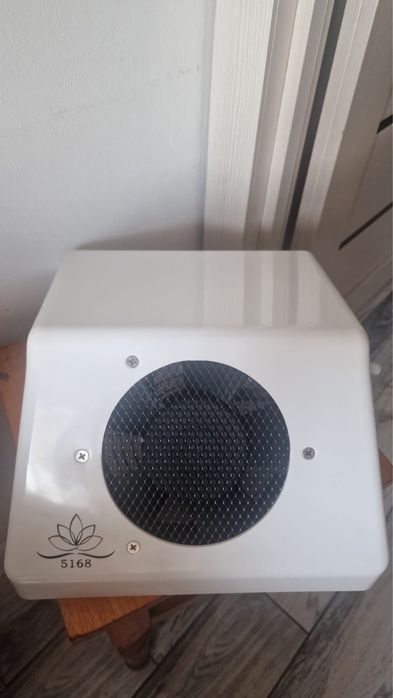 Вытяжка маникюрная