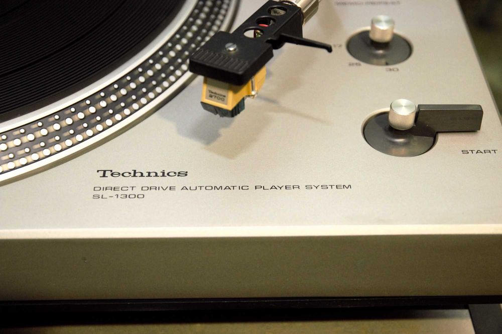 Проигрыватель виниловых дисков Technics SL-1300
