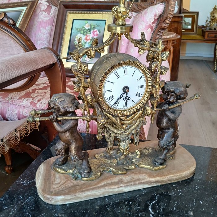 Бронзов  часовник