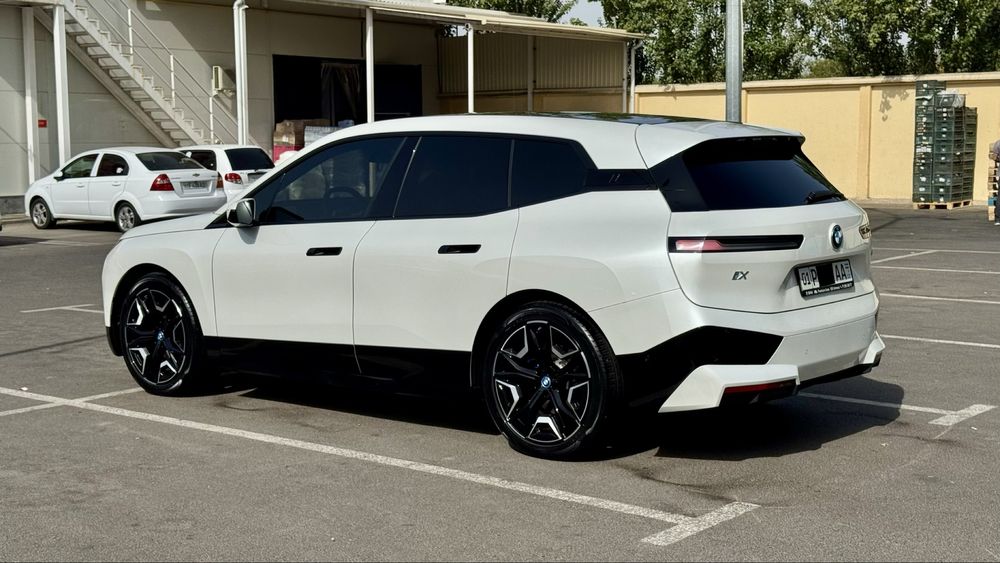 Bmw Ix xdrive40 фулл официальный дилер Узб БМВ