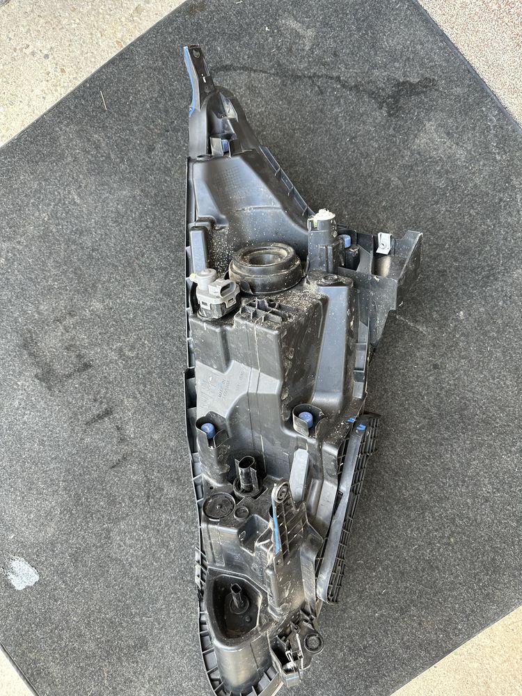 Far dreapta nissan e nv200.cod:1ee011334-02.