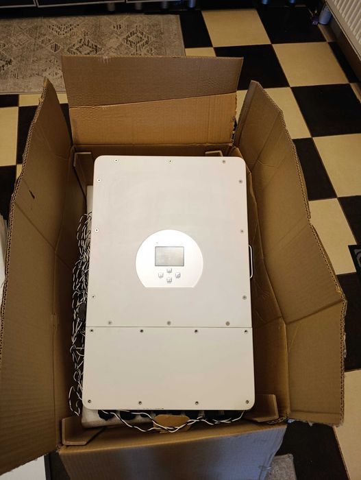 Invertor hibrid DEYE SUN-10K-SG04LP3 – 10 kW trifazic