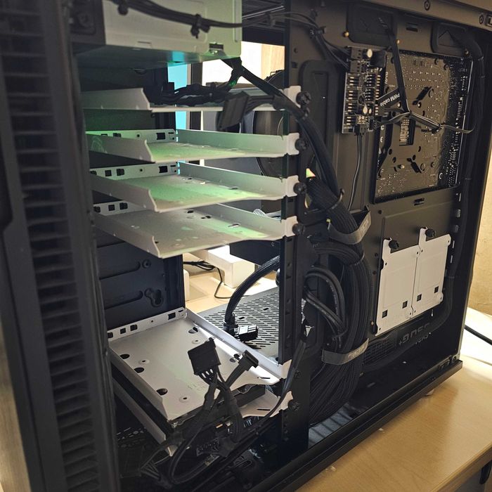 Настолен компютър Fractal R6 i7-8700k/RTX2060/16GB/HDD 2TB