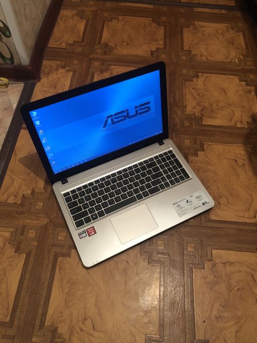 Asus продам в хорошем состоянии зрочно всё работает