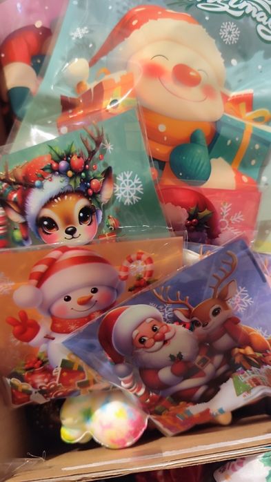 Коледни пакети изненада