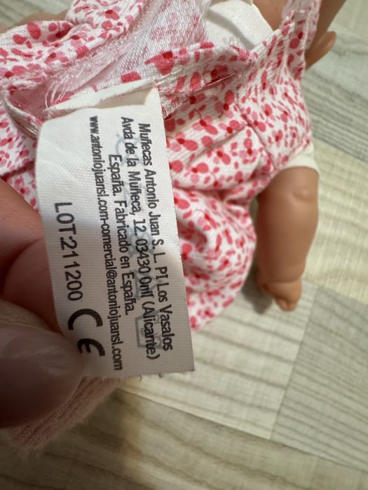 Papusa fetita Petit Gorda, cu hainute rosii, Antonio Juan